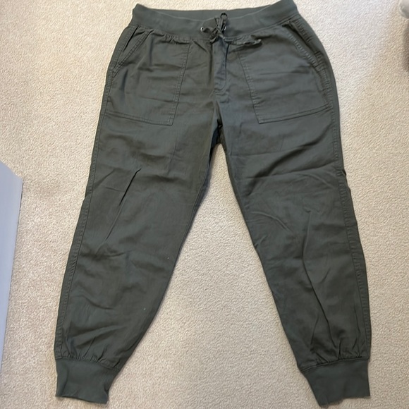 High Rise Pleated Cargo Pants - Picture 1 of 8